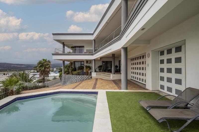 9 Bedroom Property for Sale in Gordon Heights Western Cape